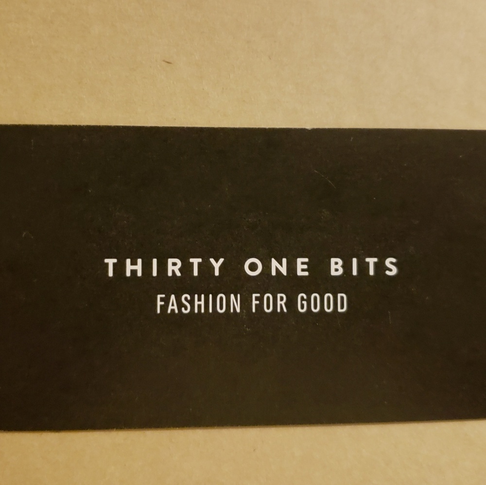 31 Bit Black and Gold Graduated Stretch Bracelet